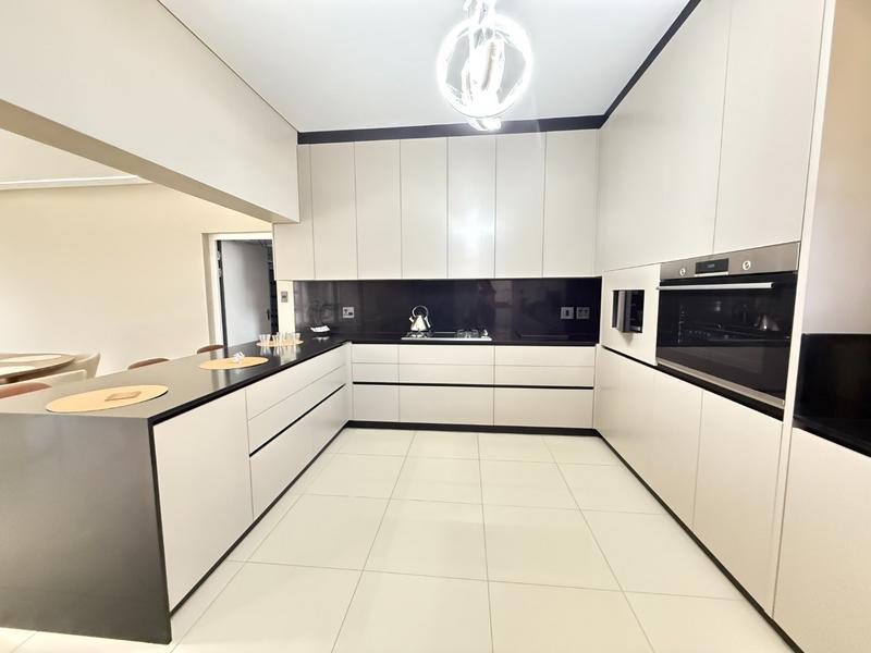 5 Bedroom Property for Sale in Tafelzicht Western Cape